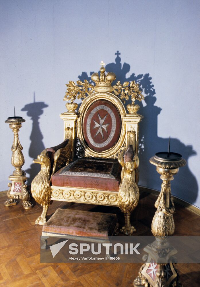 Throne presented to Paul I