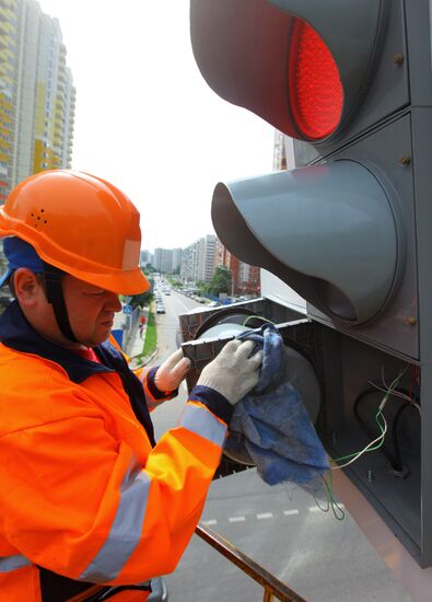 Repairing traffic lights