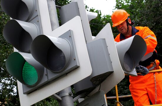 Repairing traffic lights