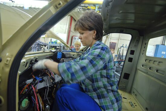 Assembly of GAZel-Econom vans