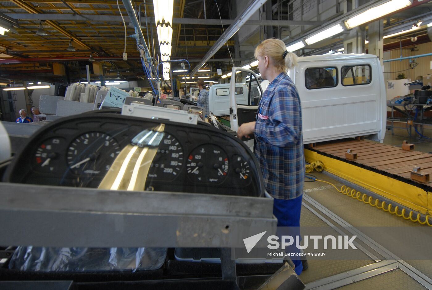 Assembly of GAZel-Econom vans