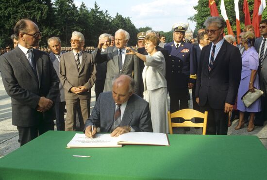 Mikhail Gorbachev's visit to Poland