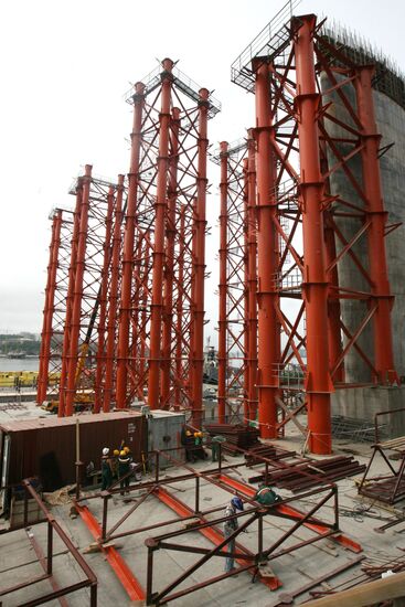 Bridge being built across Golden Horn Bay