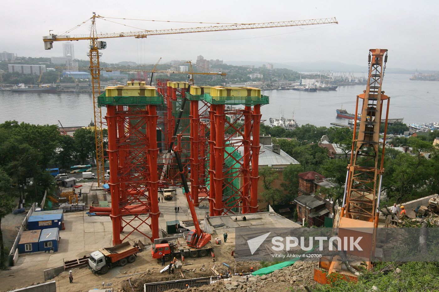 Bridge being built across Golden Horn Bay