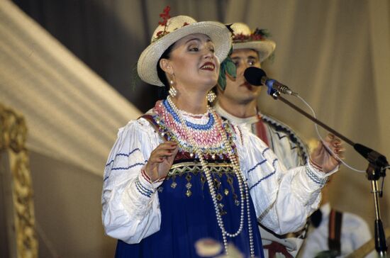 Nadezhda Babkina performing live