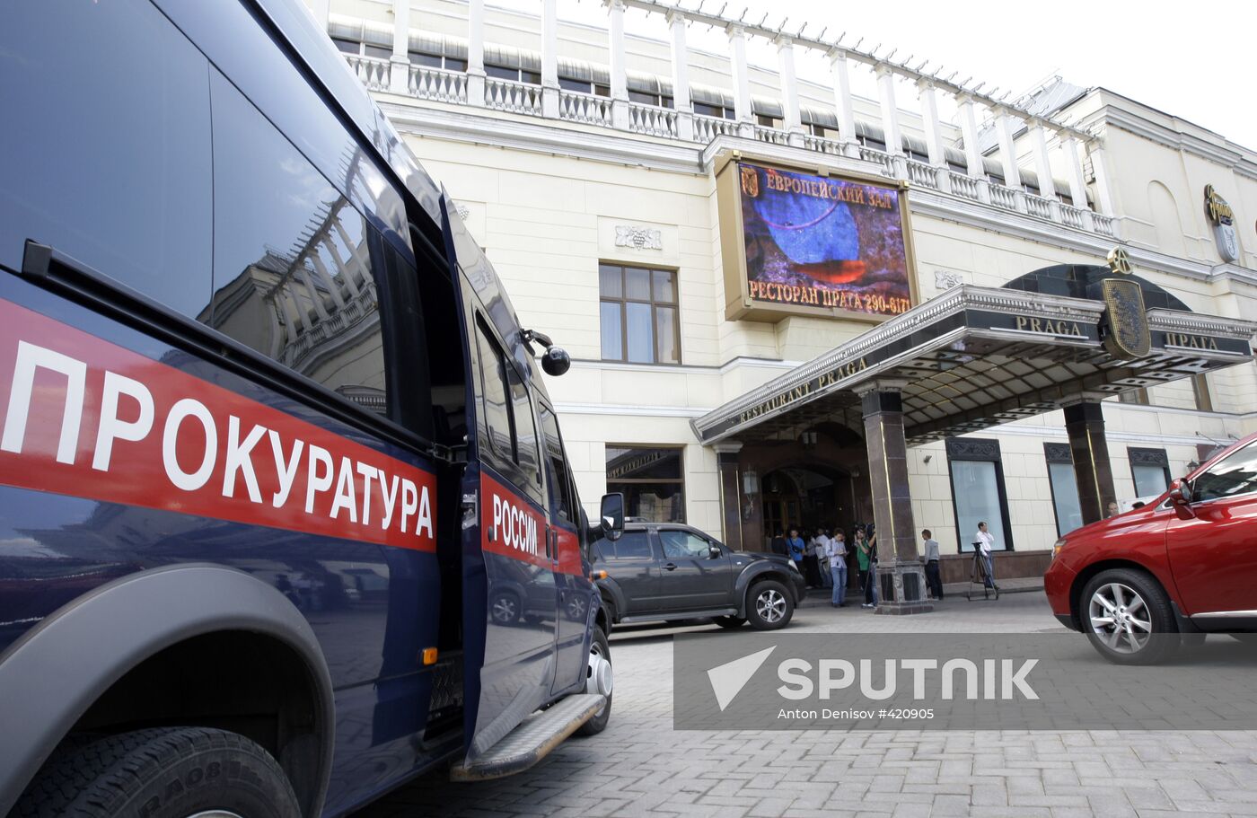 Police search in Prague restaurant