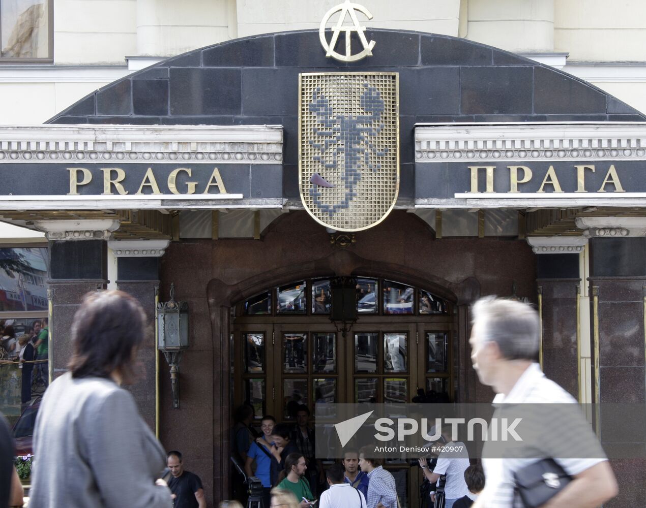 Police search in Prague restaurant