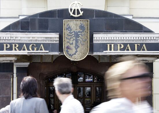 Police search in Prague restaurant