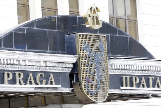 Police search in Prague restaurant
