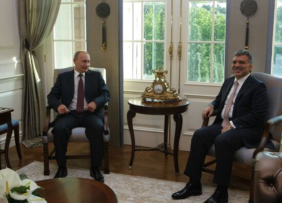 Vladimir Putin meets with Turkish President