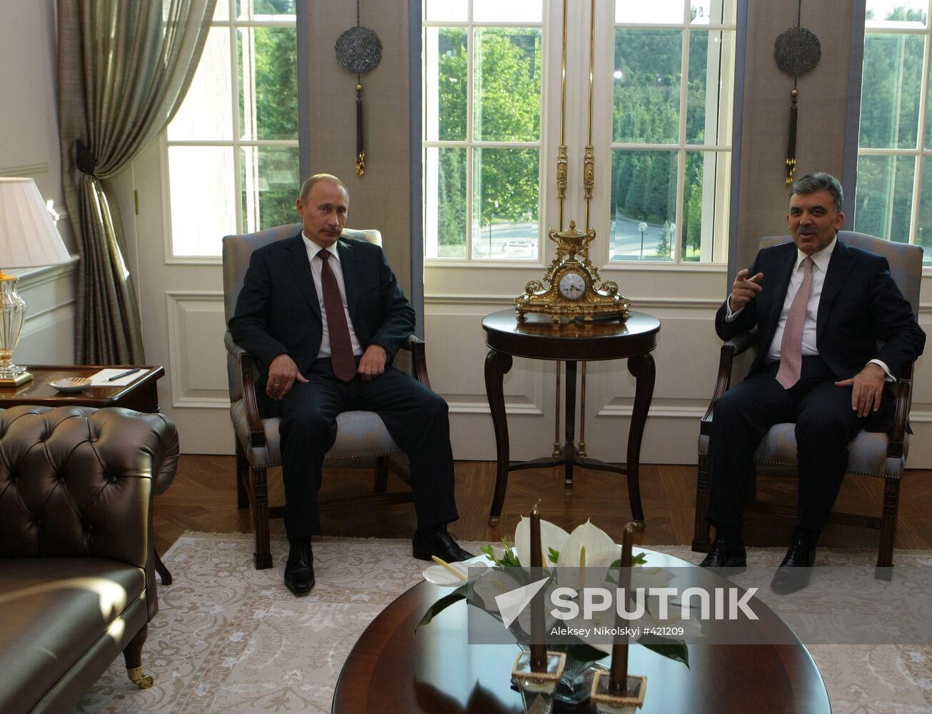 Vladimir Putin meets with Turkish President