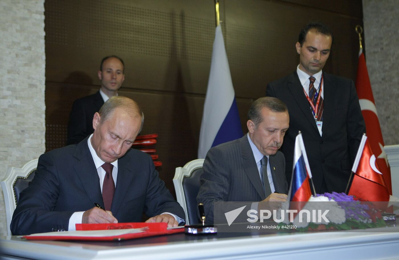 Russian, Turkish Prime Ministers sign bilateral agreements