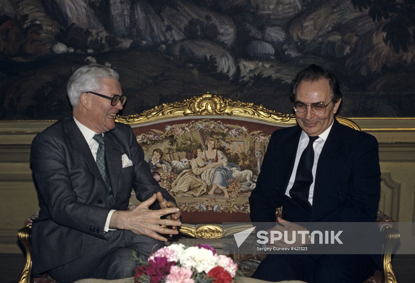 Douglas Hurd and Alexander Bessmertnykh