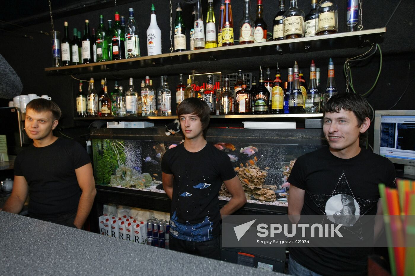 Police check gay club in Moscow