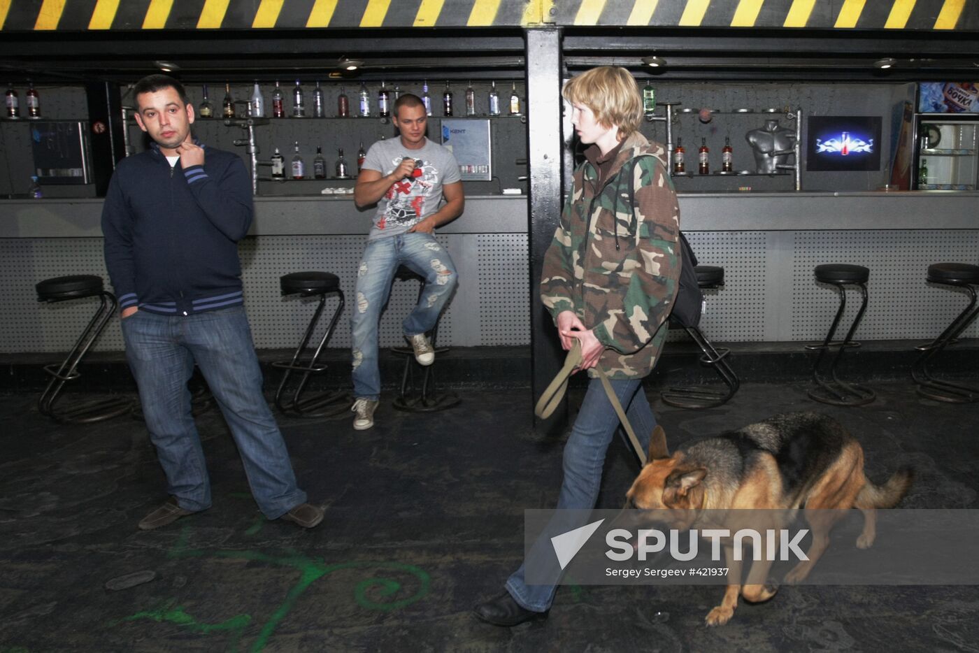 Police check gay club in Moscow