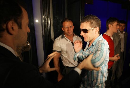 Oleg Mitvol takes part in police raid at gay club