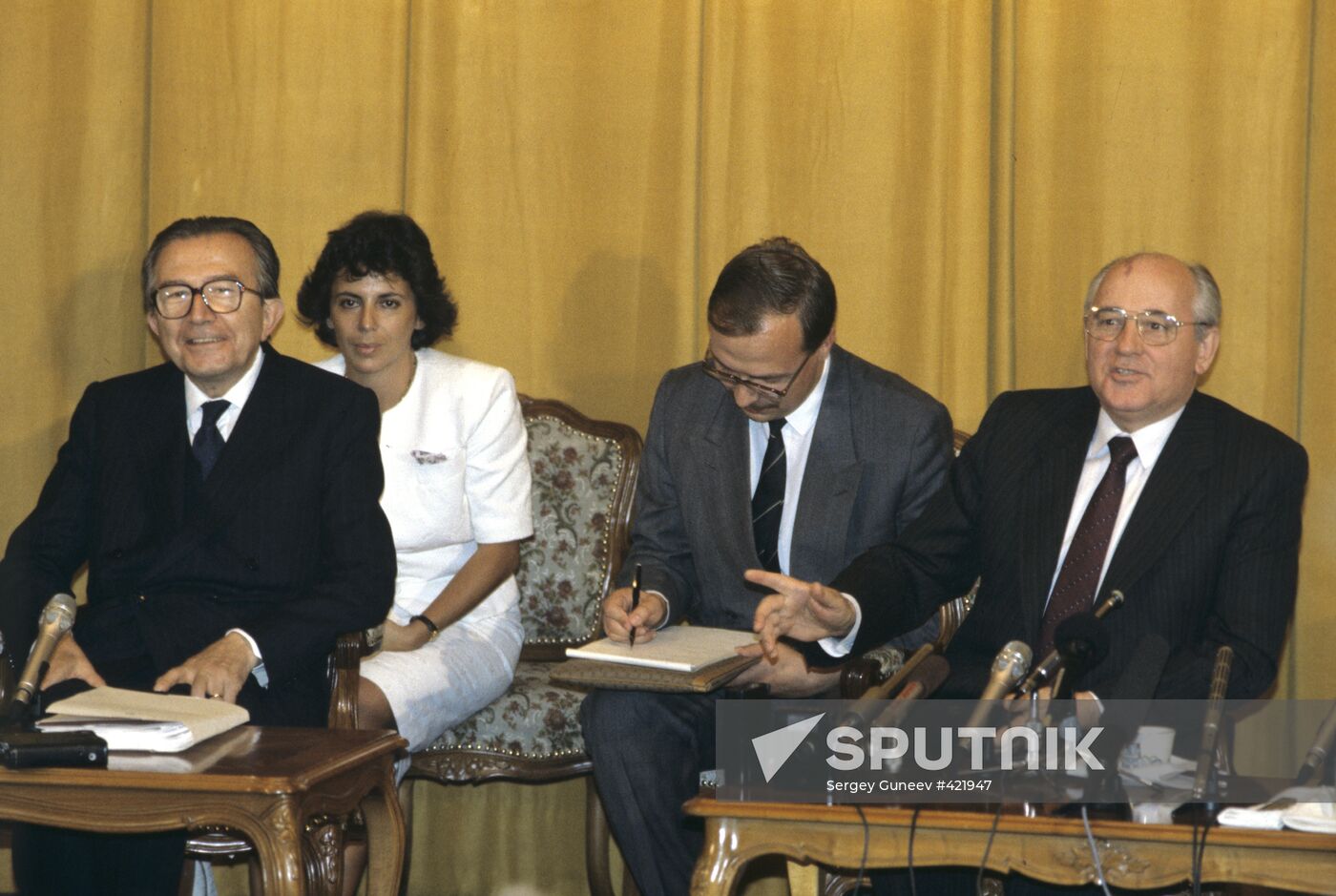 Mikhail Gorbachev and Giulio Andreotti