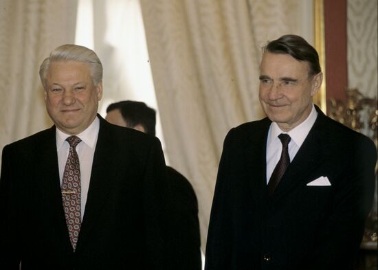 Boris Yeltsin meeting with Mauno Koivisto