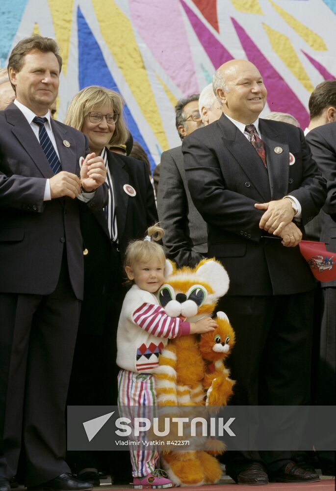 Ivan Rybkin, Yuri Luzhkov and Yelena Baturina with daughter