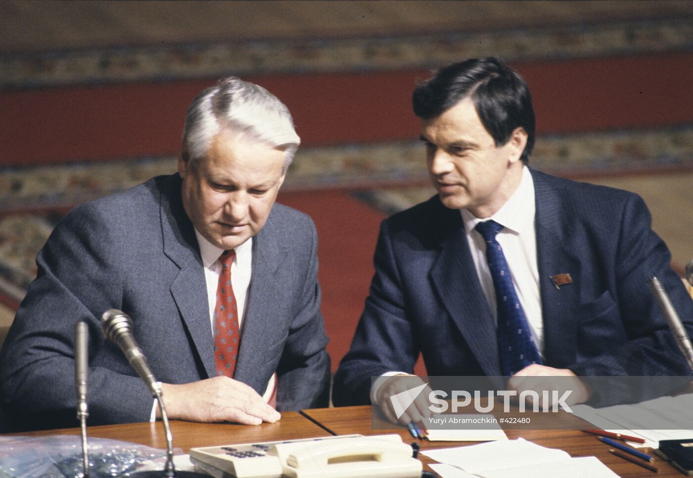 Boris Yeltsin and Ruslan Khasbulatov