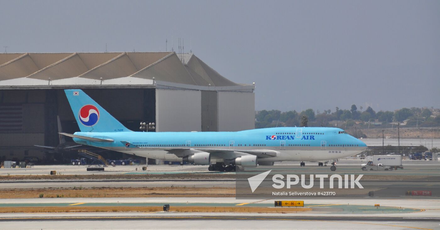 Korean Air Lines Boeing-747