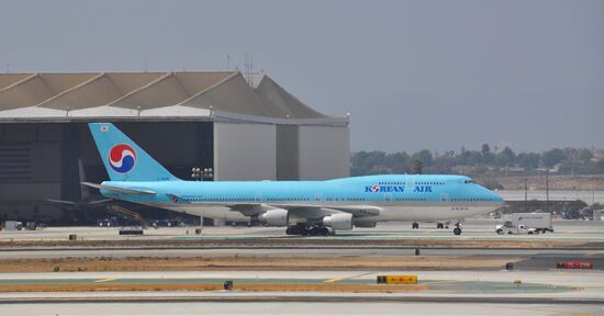 Korean Air Lines Boeing-747