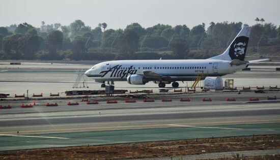 Alaska Airlines Boeing-737