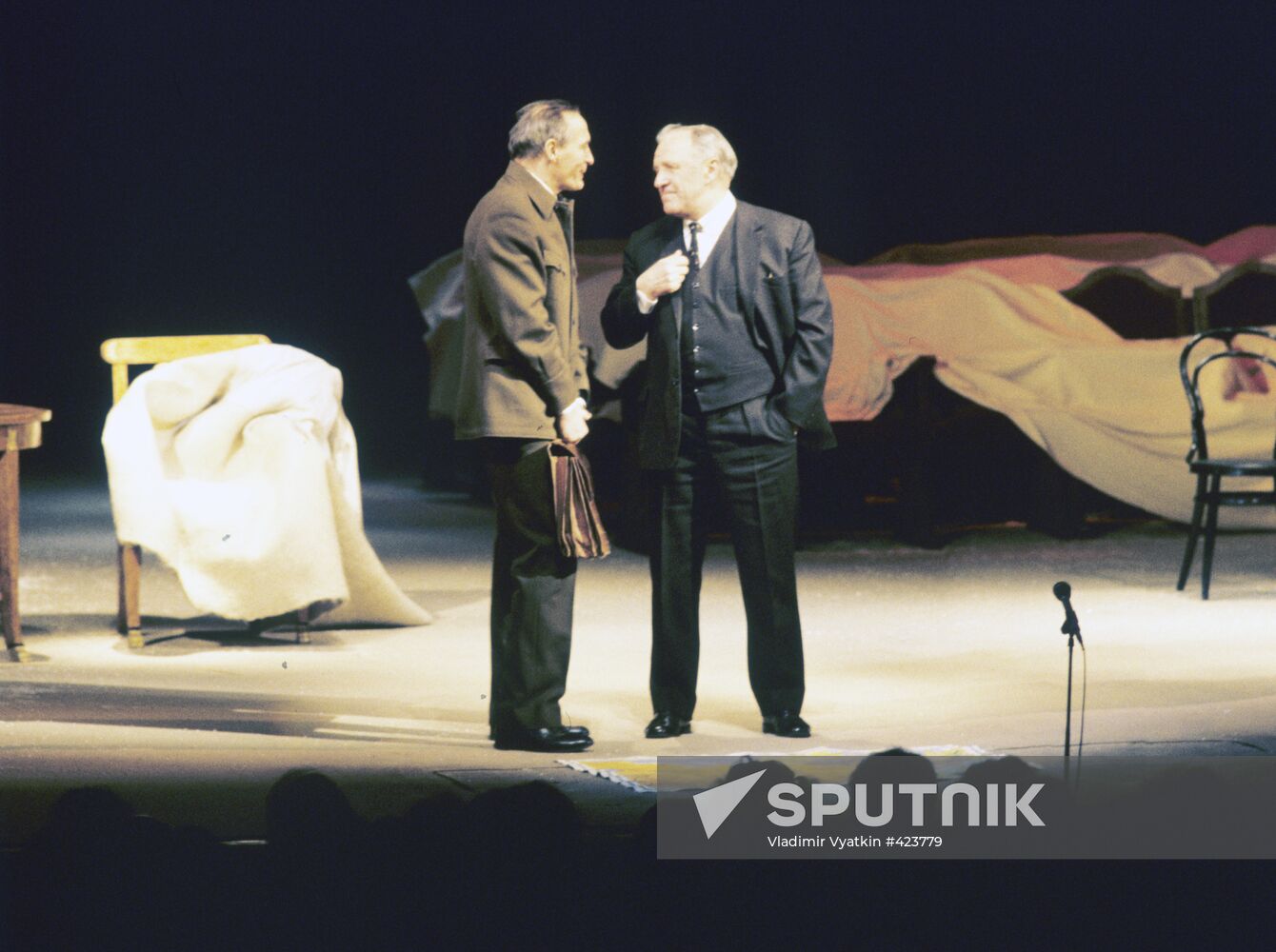 Mikhail Ulianov and Vasily Lanovoy