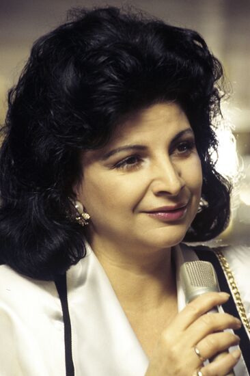 Pop singer Roksana Babayan