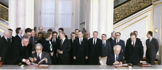 Eduard Shevardnadze and Geoffrey Howe