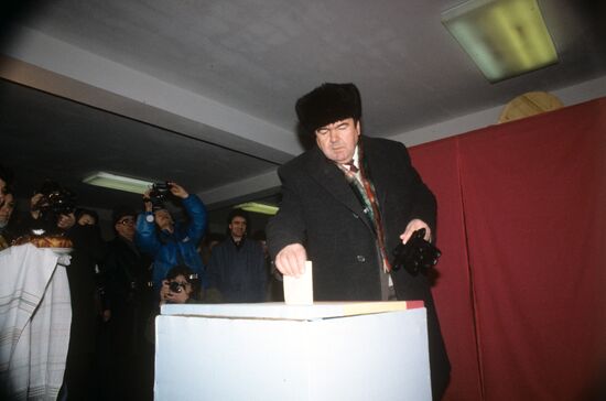 President Mircea Snegur of Moldova