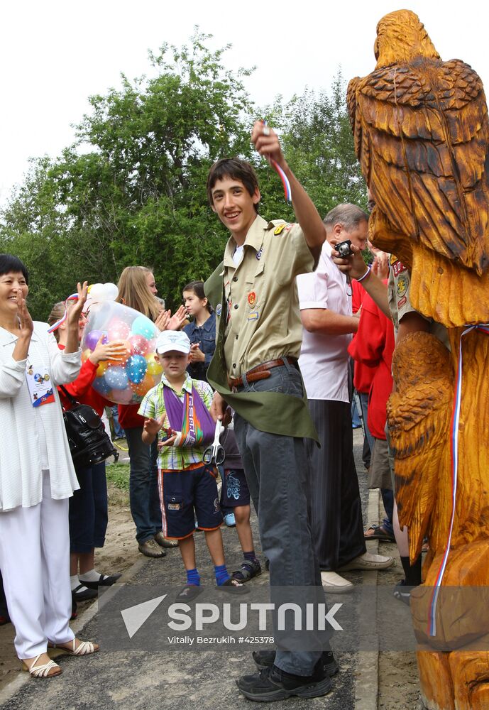 Alex Griffith funds playground in Krasnoyarsk