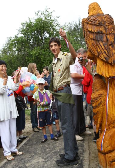 Alex Griffith funds playground in Krasnoyarsk