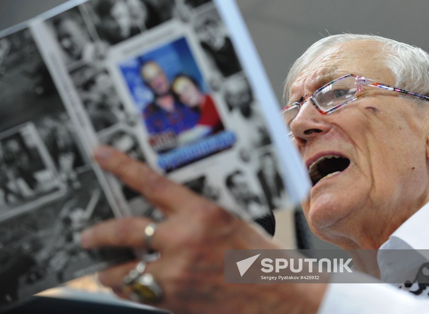 Yevgeny Yevtushenko presents his book "My Footballide"