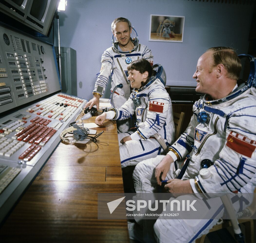 Vladimir Dzhanibekov, Igor Volk, Svetlana Savitskaya