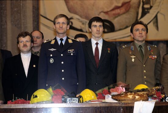 Cosmonauts K.Flade, S.Krikalyov, A.Volkov