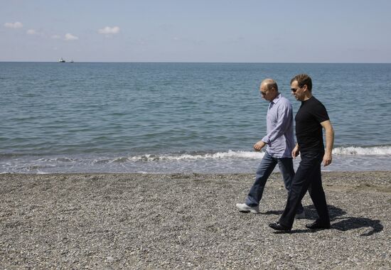 Dmitry Medvedev and Vladimir Putin hold meeting in Sochi