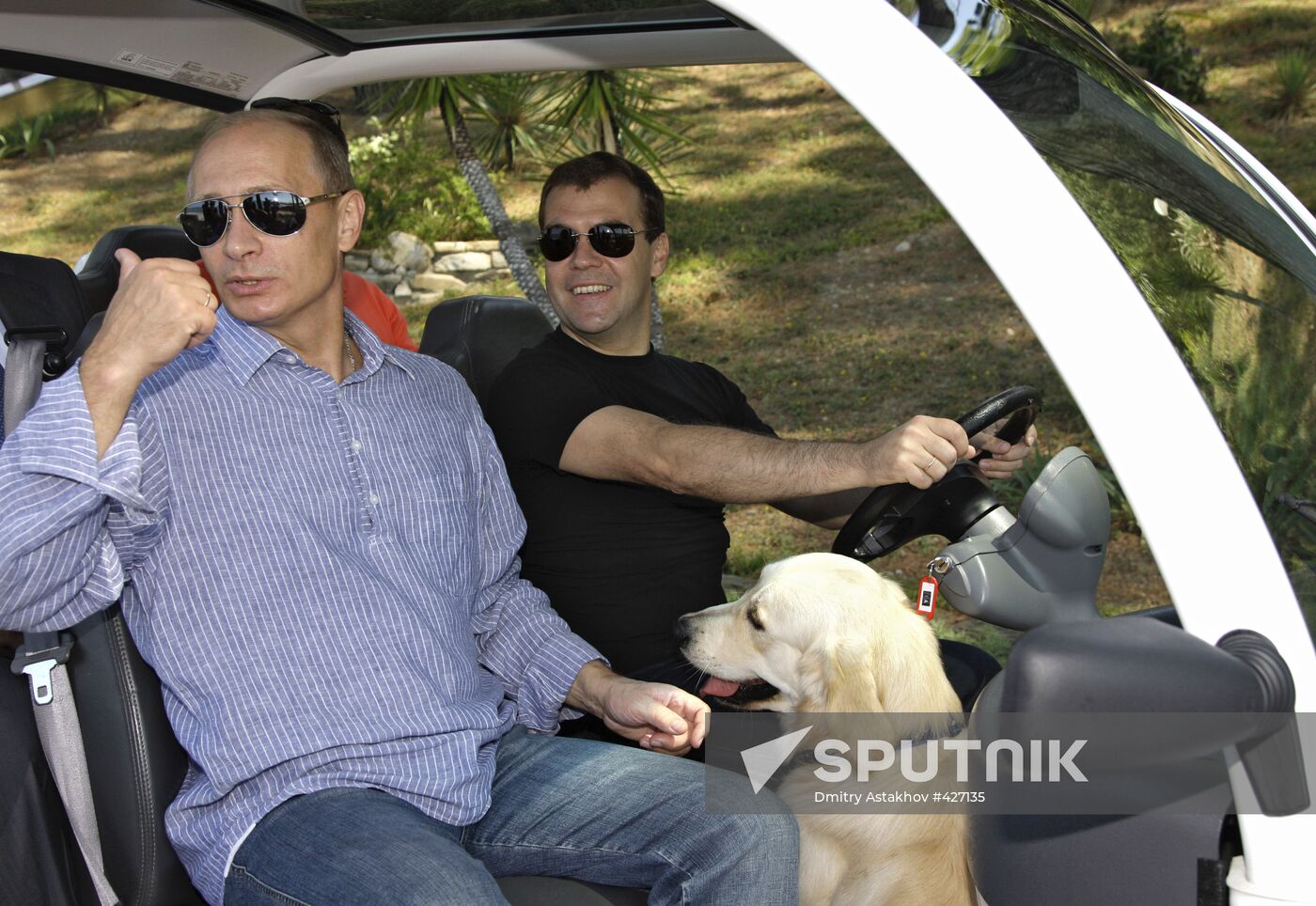 Dmitry Medvedev and Vladimir Putin hold meeting in Sochi