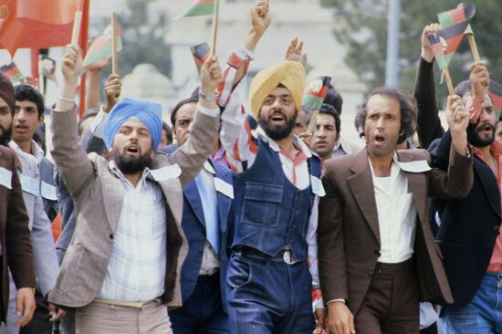 Afghan workers demonstrating