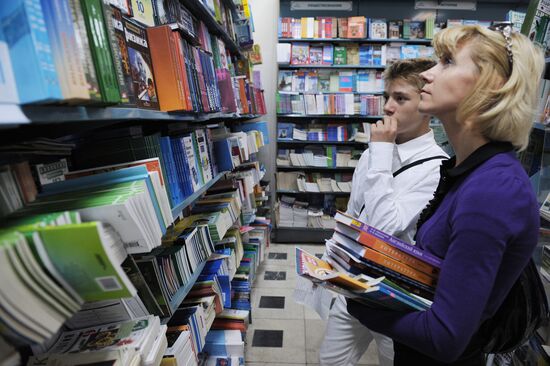 Purchasing textbooks at bookstore