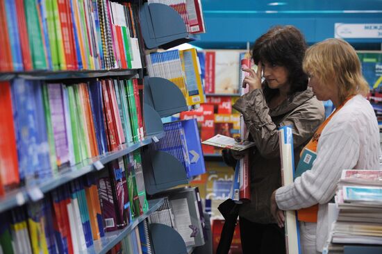Purchasing textbooks at bookstore