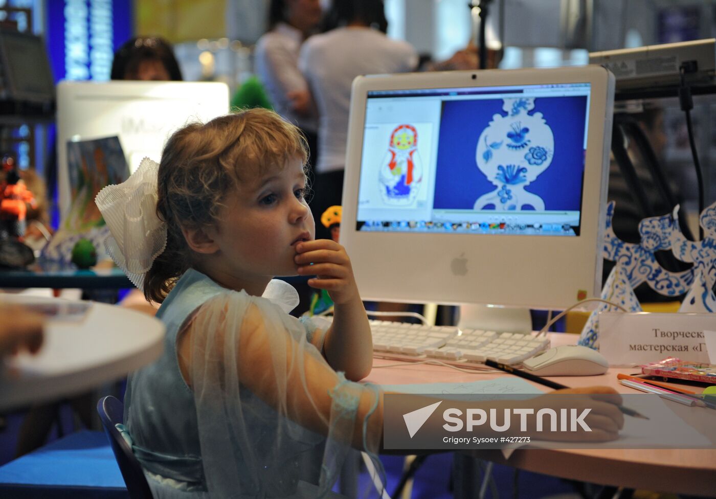 School fair Ot A Do Ya /From A to Z/ opens at Moscow's Manezh