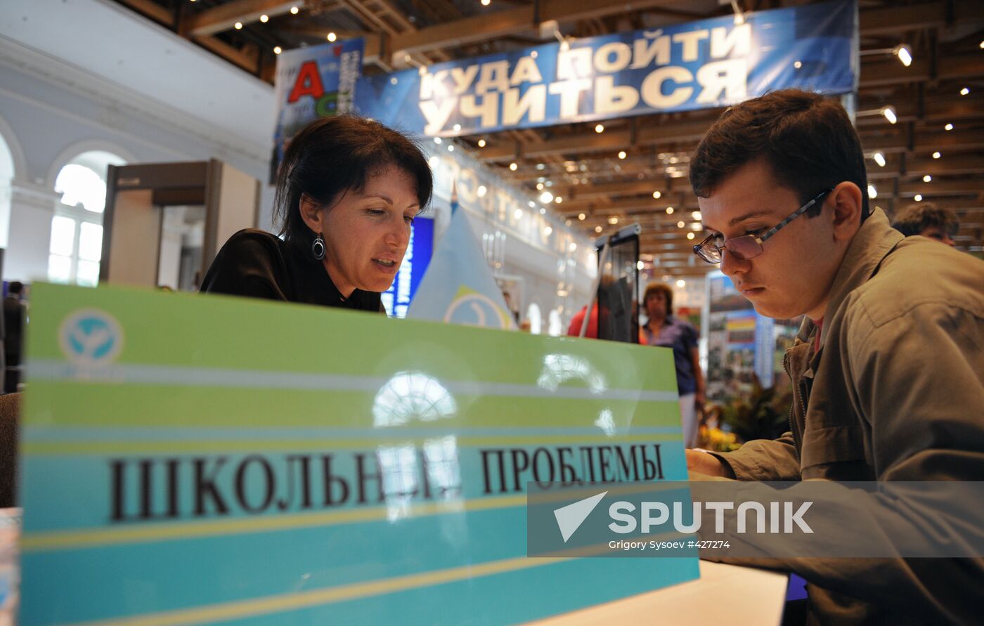 School fair Ot A Do Ya /From A to Z/ opens at Moscow's Manezh