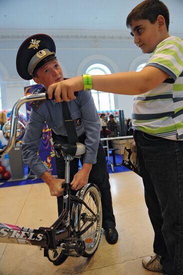 School fair Ot A Do Ya /From A to Z/ opens at Moscow's Manezh