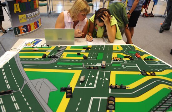 School fair Ot A Do Ya /From A to Z/ opens at Moscow's Manezh