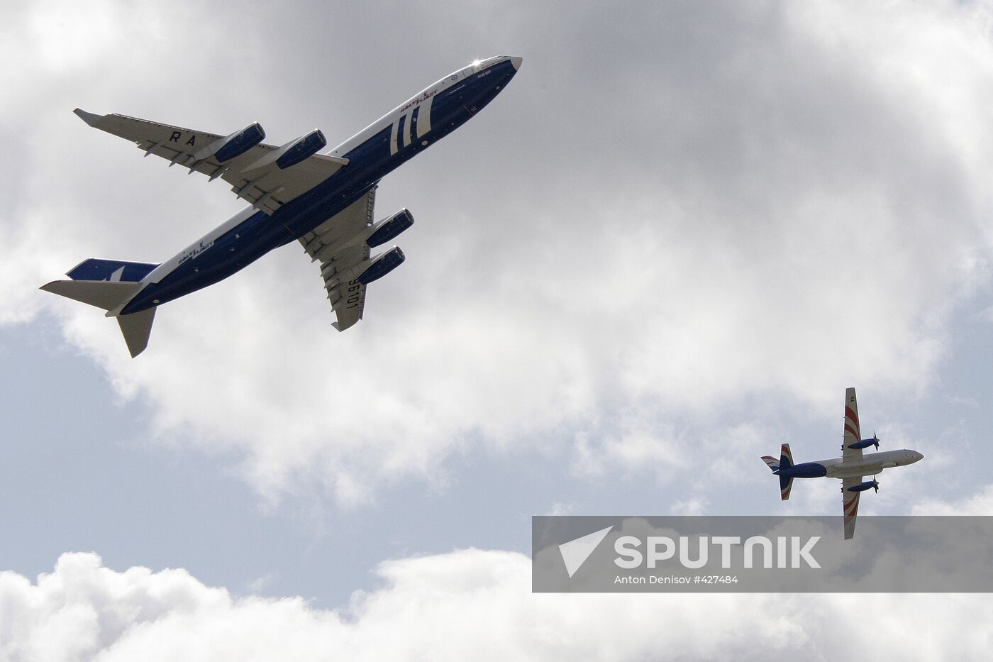 Il-96-400T and Il-114