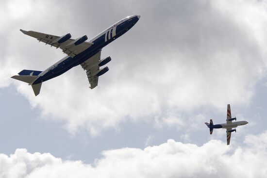 Il-96-400T and Il-114