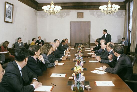Alexandre Yakovlev and Spanish parliamentarians