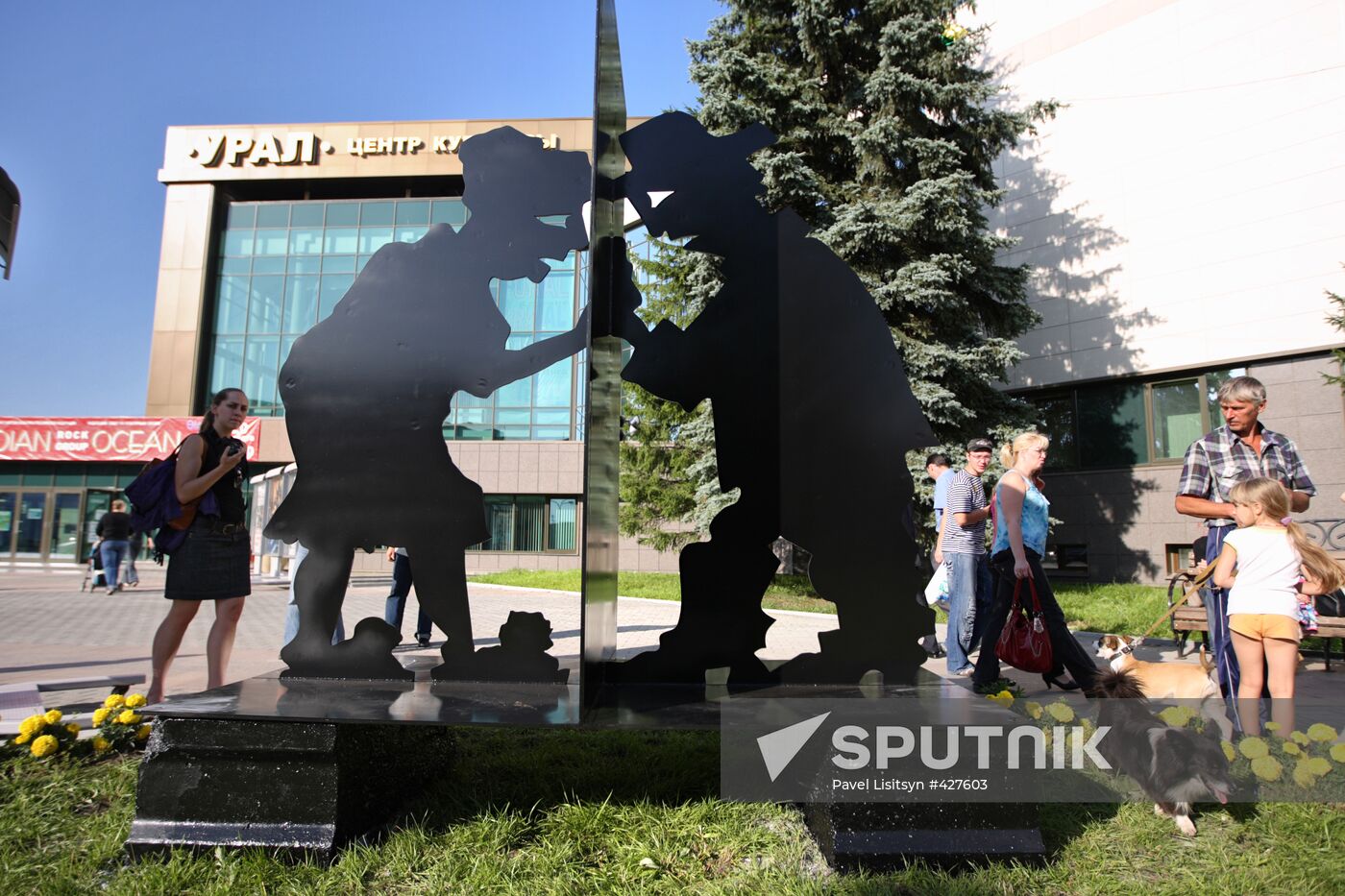 Monument to curiosity unveiled in Yekaterinburg