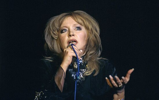 Alla Pugacheva